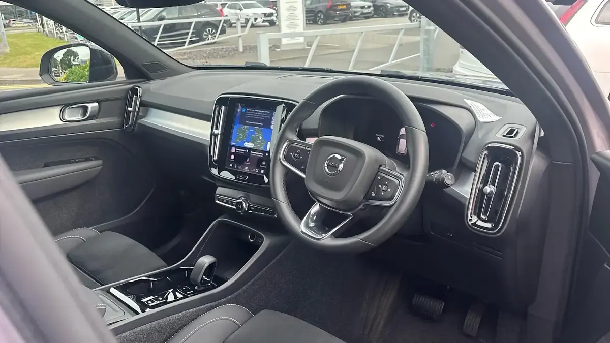 Used Volvo XC40 Plus 163 HP (119 kW) 2025 Silver SUV
