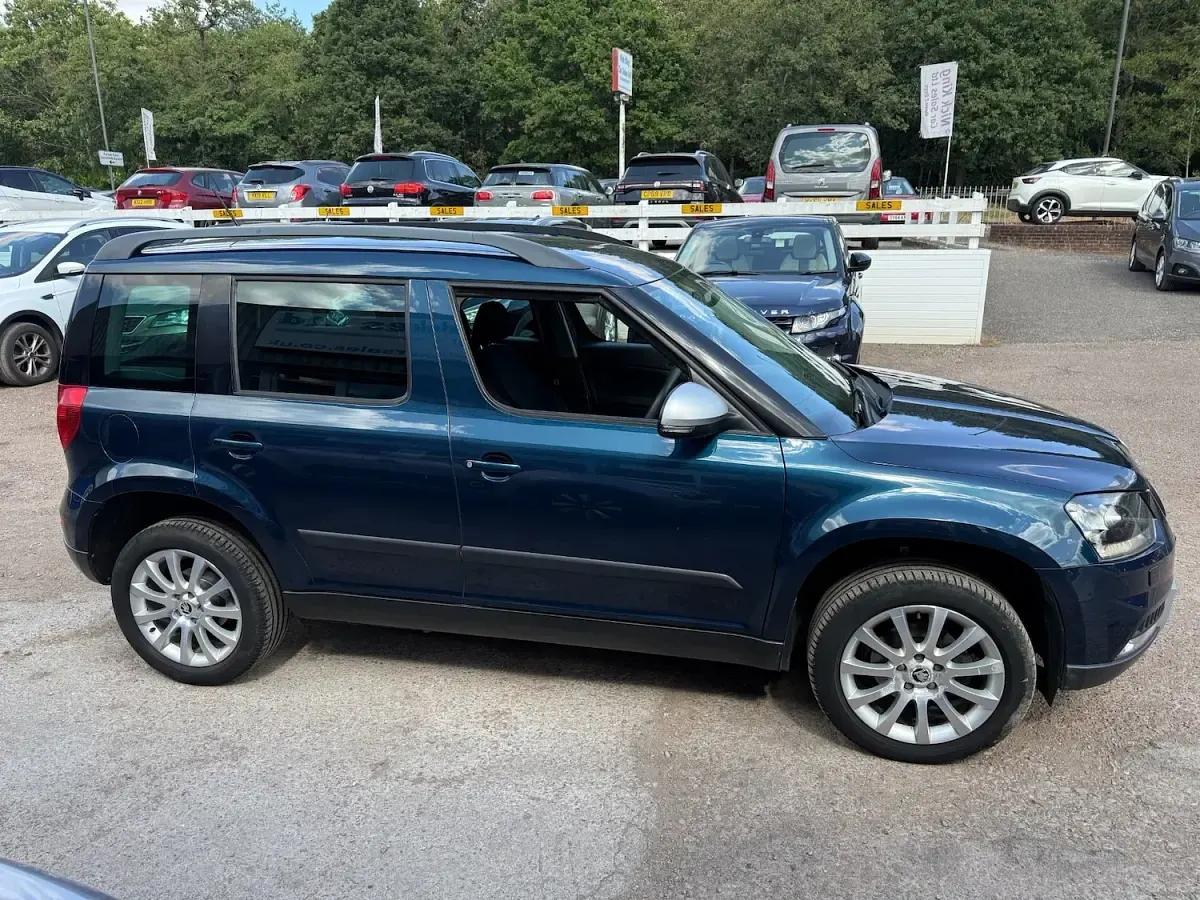 Used Skoda Yeti SE 110 HP (80 kW) 2017 Blue SUV
