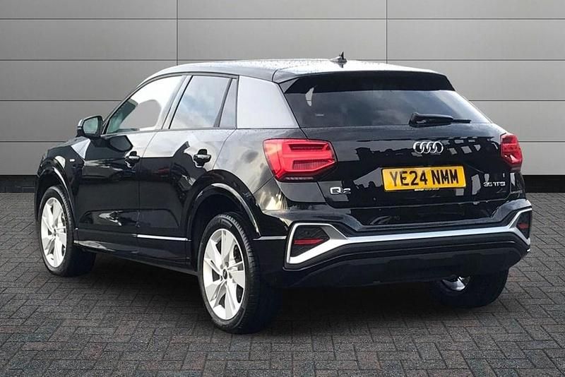 Begagnad Audi Q2 S-Line 2024 Svart SUV