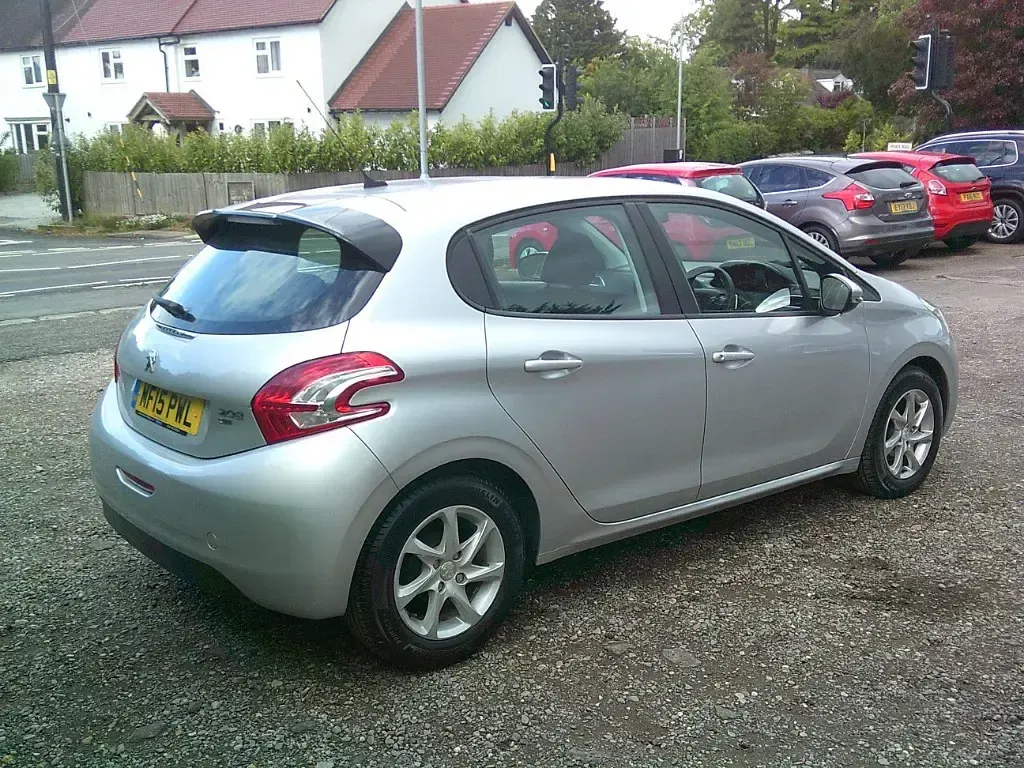 Gebraucht Peugeot 208 2015 Silber Kleinwagen
