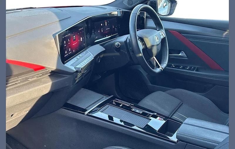 Used Vauxhall Astra GS Line 128 HP (94 kW) 2022 Blue Hatchback