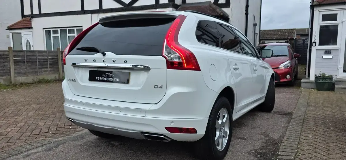 Used Volvo XC60 SE 190 HP (139 kW) 2016 White SUV