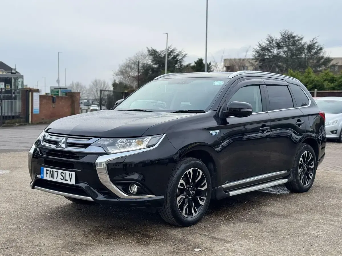 Used Mitsubishi Outlander P-HEV 2017 Black Estate