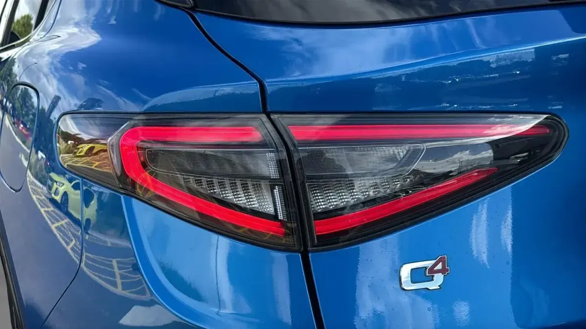 Used Alfa Romeo Stelvio Veloce 276 HP (202 kW) 2025 Blue SUV