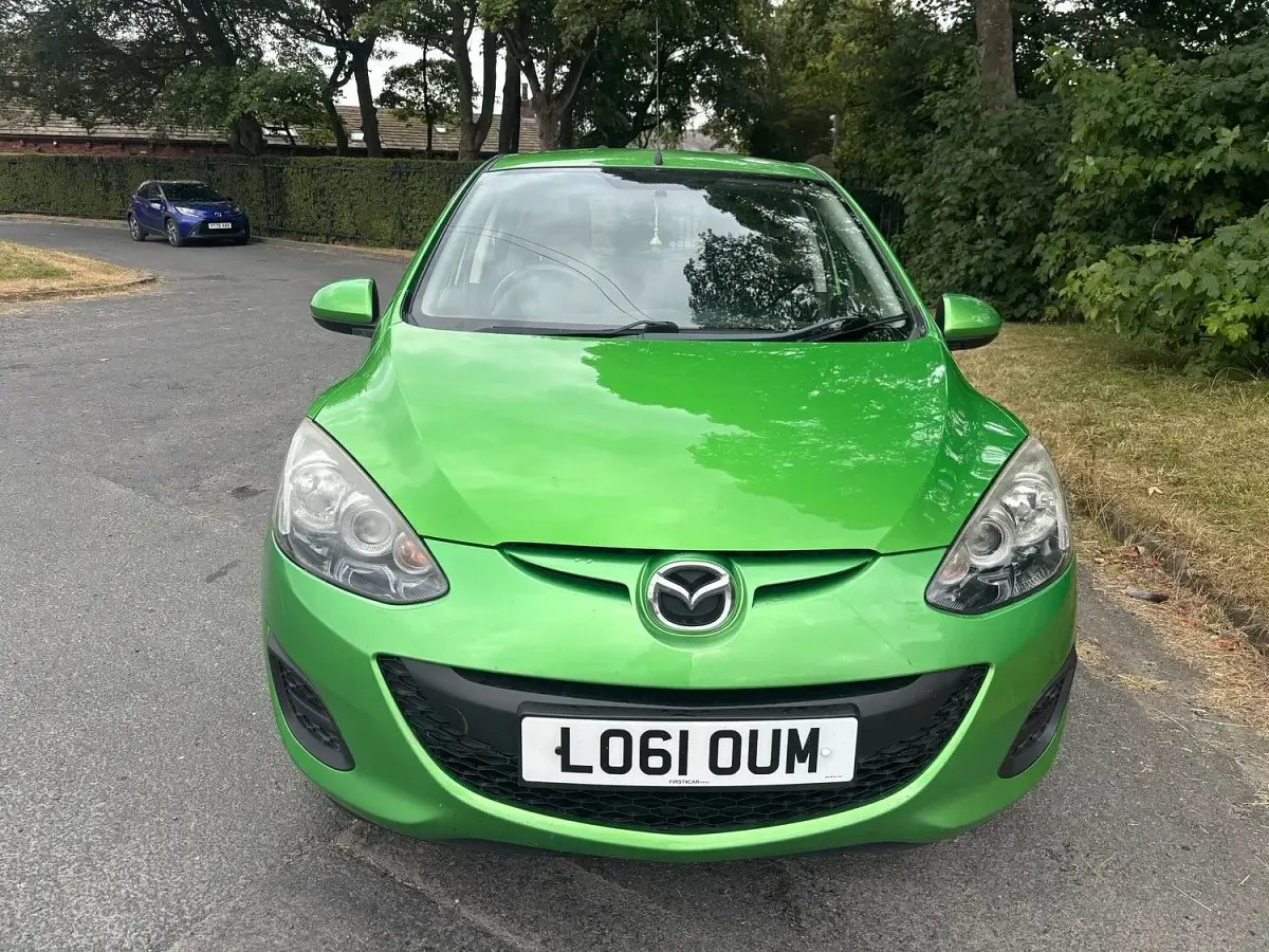 Used Mazda 2 84 HP (61 kW) 2012 Green Hatchback