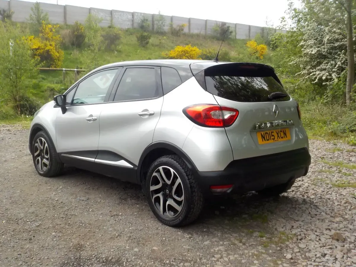 Second-hand Renault Captur Dynamique 90 CP (66 kW) 2015 Negru SUV
