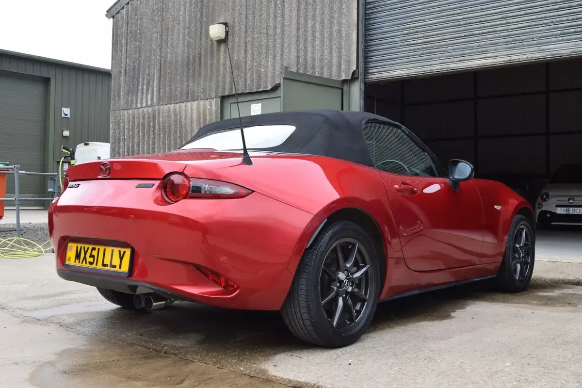 Used Mazda MX5 Inclusive 131 HP (96 kW) 2016 Red Cabriolet