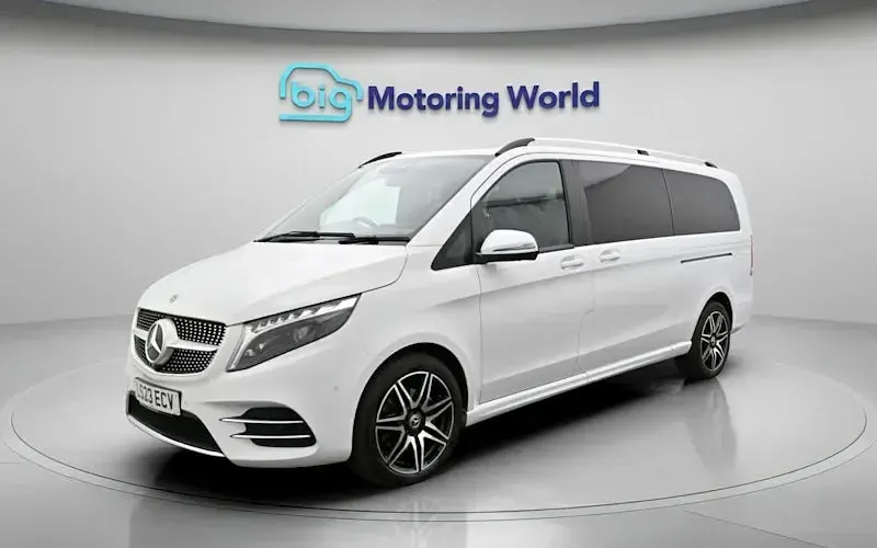 Used Mercedes V300 AMG line 237 HP (174 kW) 2023 White MPV