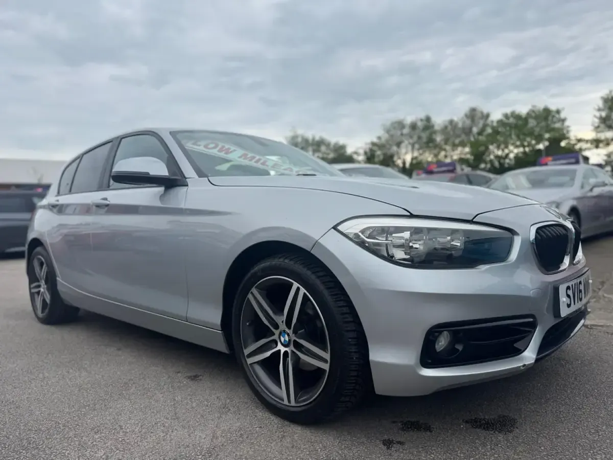 Usado BMW 116 Sport Line 2016 Plateado Utilitario