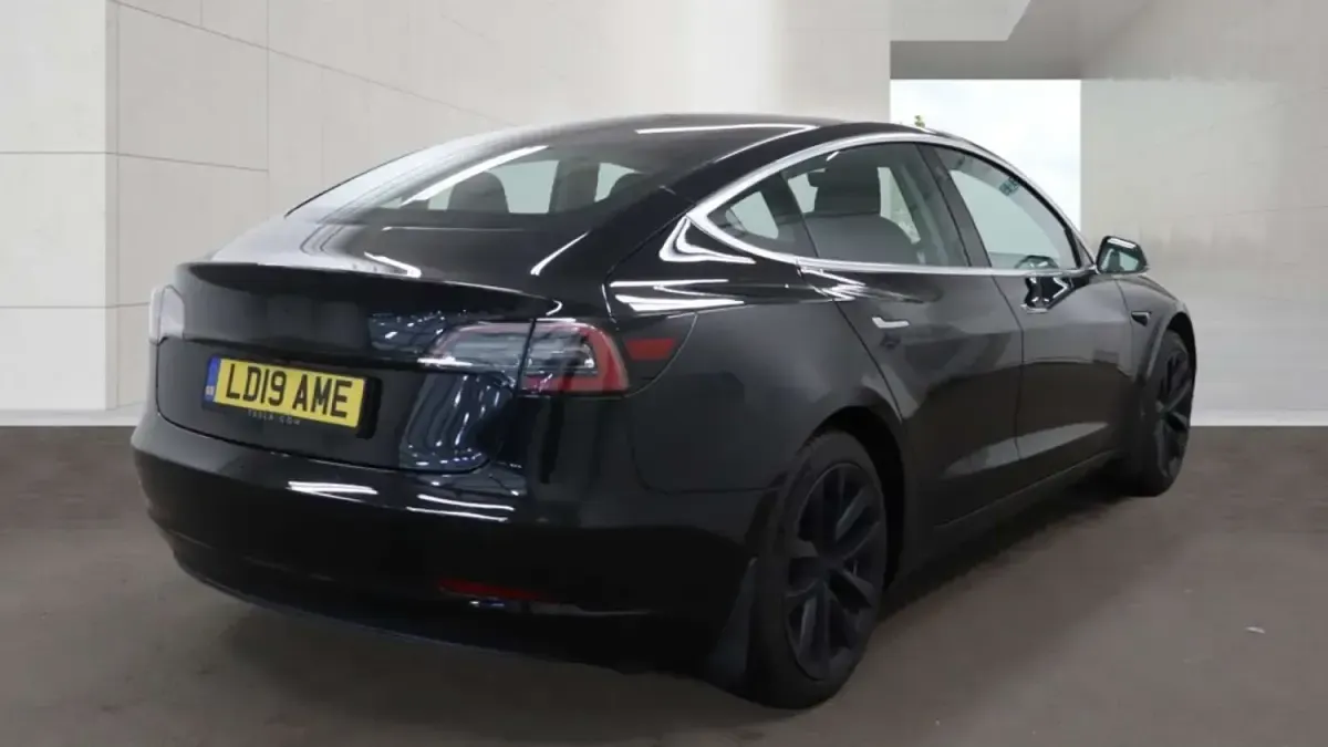 Usado Tesla Model 3 Standard Range 239 kW (325 HP) 2019 Preto Sedan