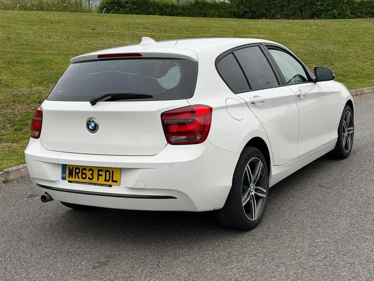Used BMW 116 Sport Line 2013 White Hatchback