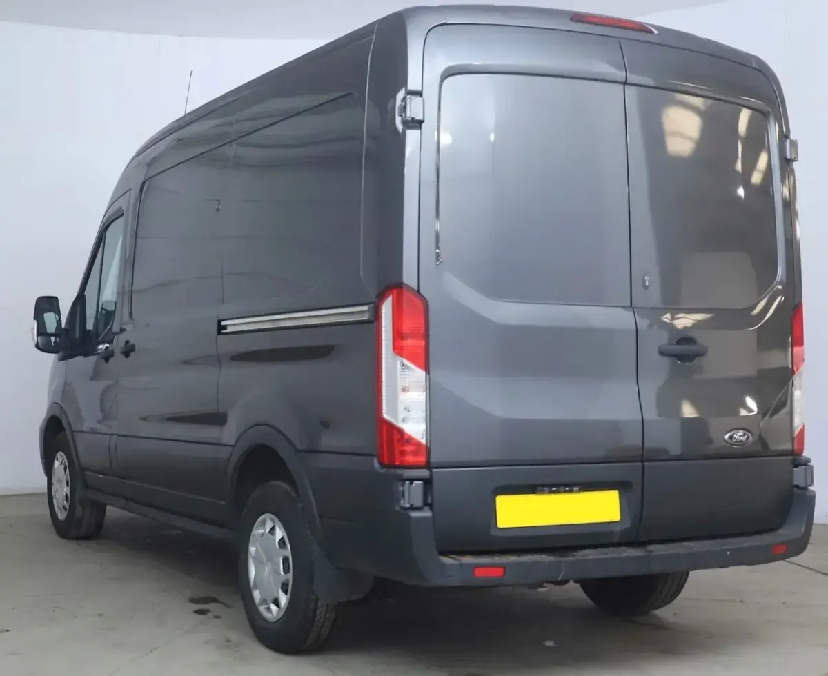 Usado Ford Transit Trend 130 CV (95 kW) 2022 Gris