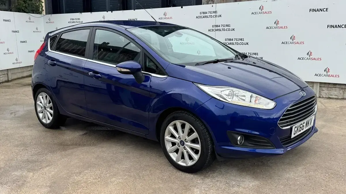 Used Ford Fiesta Titanium 100 HP (73 kW) 2016 Blue Hatchback