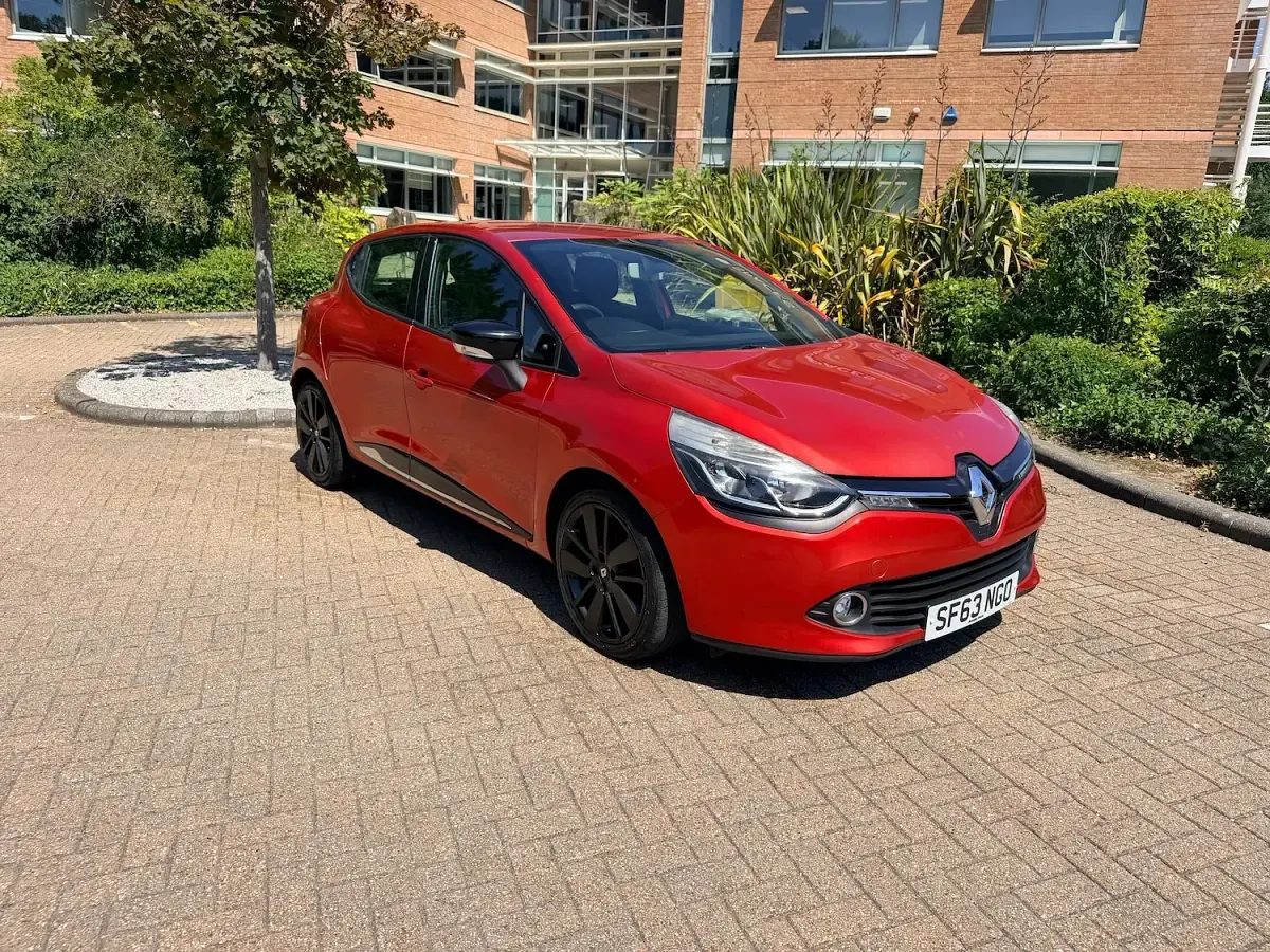 Used Renault Clio Dynamique 90 HP (66 kW) 2013 Red Hatchback