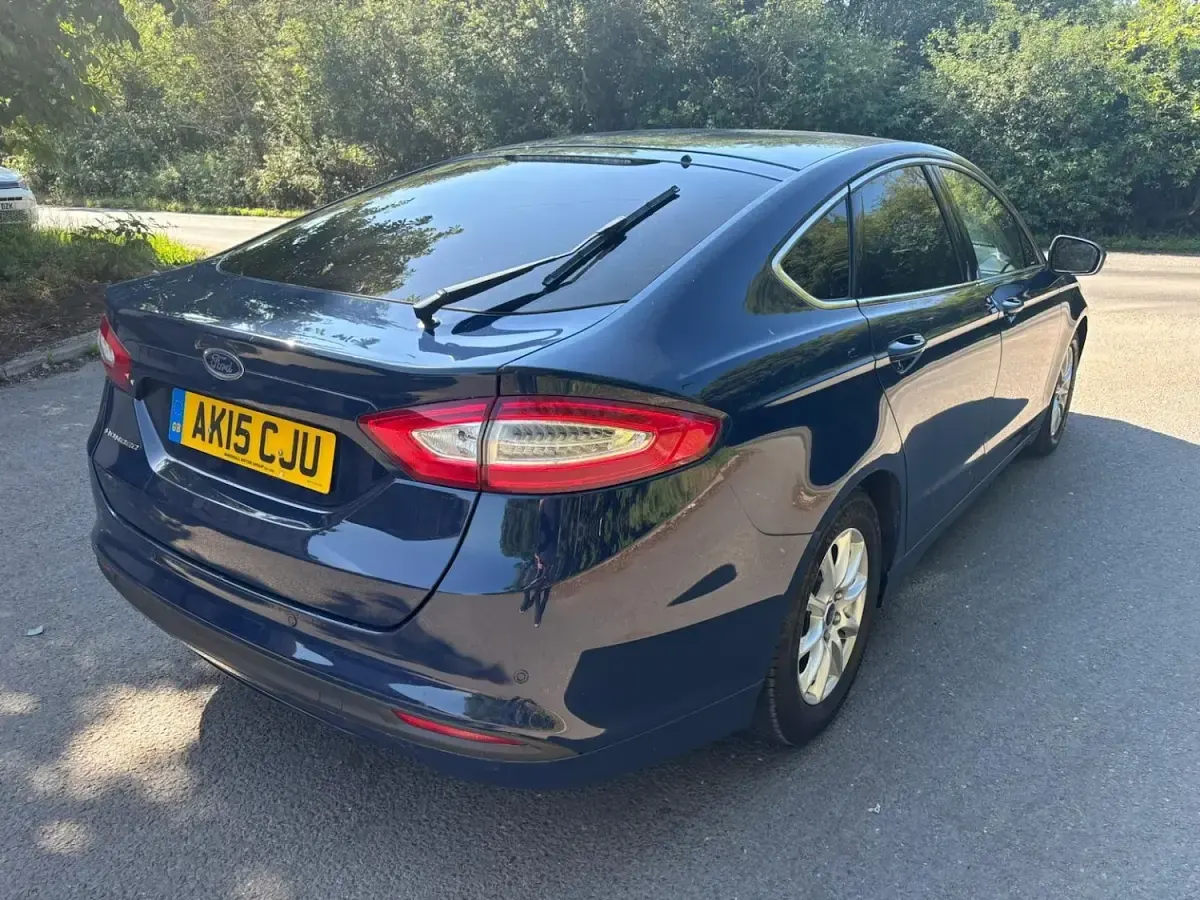 Used Ford Mondeo Zetec 2015 Blue Hatchback