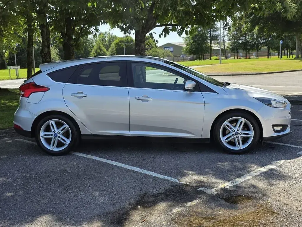 Used Ford Focus Zetec 100 HP (73 kW) 2016 Silver Hatchback