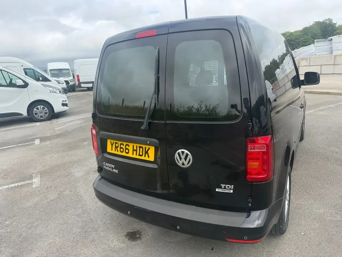 Used VW Caddy Highline 102 HP (75 kW) 2016 Black MPV