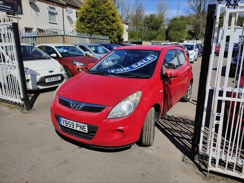 Used Hyundai i20 Comfort 2010 Red Hatchback