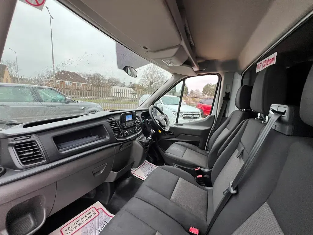 Käytetty Ford Transit S 130 HP (95 kW) 2021 Valkoinen Avoauto