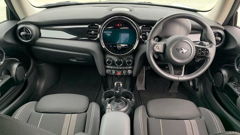 Usado Mini Cooper S Classic 176 HP (129 kW) 2022 Prateado Citadino