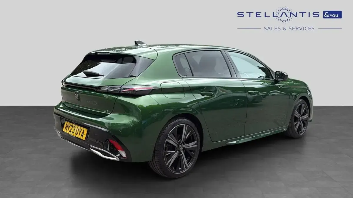 Used Peugeot 308 GT 129 HP (94 kW) 2023 Green Hatchback