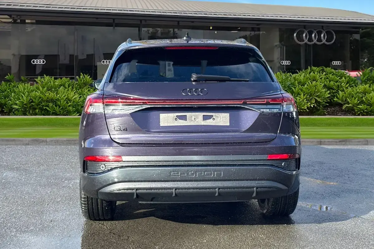 Nuevo Audi Q4 e-tron Black Edition 150 kW (204 CV) 2026 Púrpura SUV