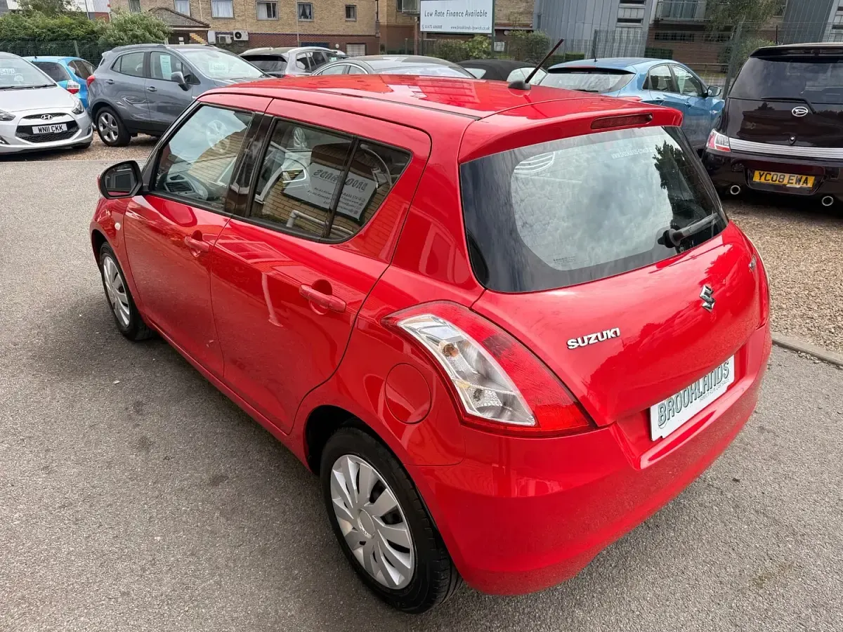 Used Suzuki Swift 94 HP (69 kW) 2016 Red Hatchback