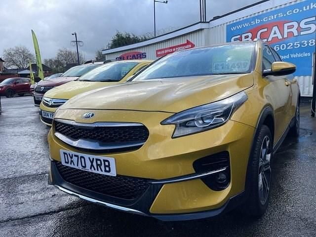 Usado Kia XCeed 118 HP (86 kW) 2020 Amarelo SUV