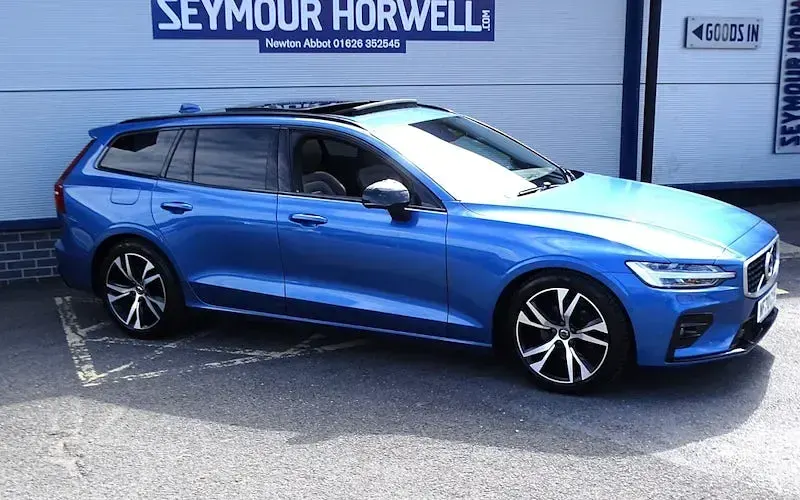 Used Volvo V60 R-Design Pro 190 HP (139 kW) 2019 Estate