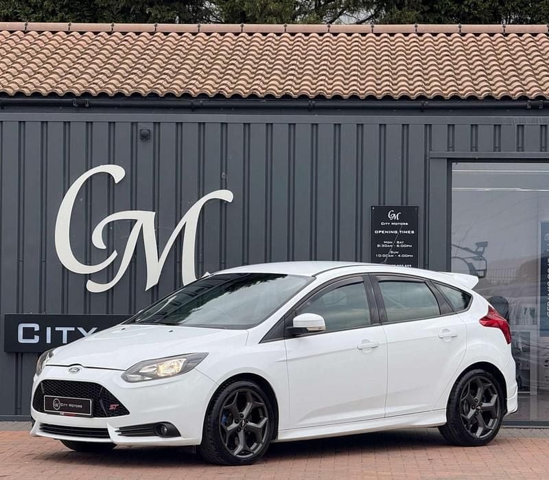 White Used 2012 Ford Focus ST Hatchback | £7,490 (Fair price) - Image 1/4