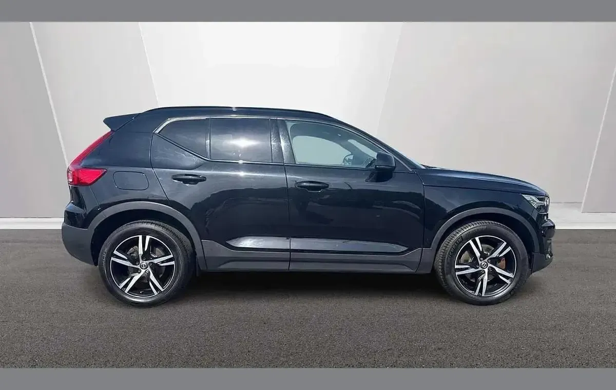 Used Volvo XC40 R-Design 147 HP (108 kW) 2020 Black SUV