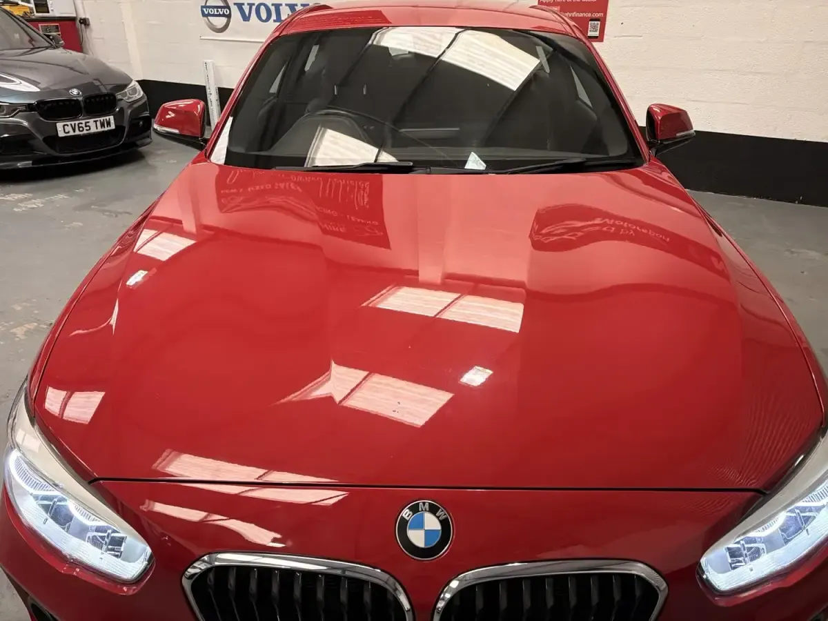 Usado BMW 118 M Sport 150 CV (110 kW) 2018 Rojo Utilitario
