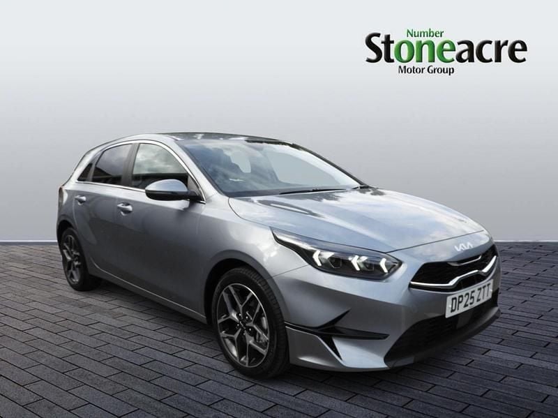 Silver Used 2025 Kia Ceed 3 Hatchback | £22,495 (Expensive) - Image 1/4