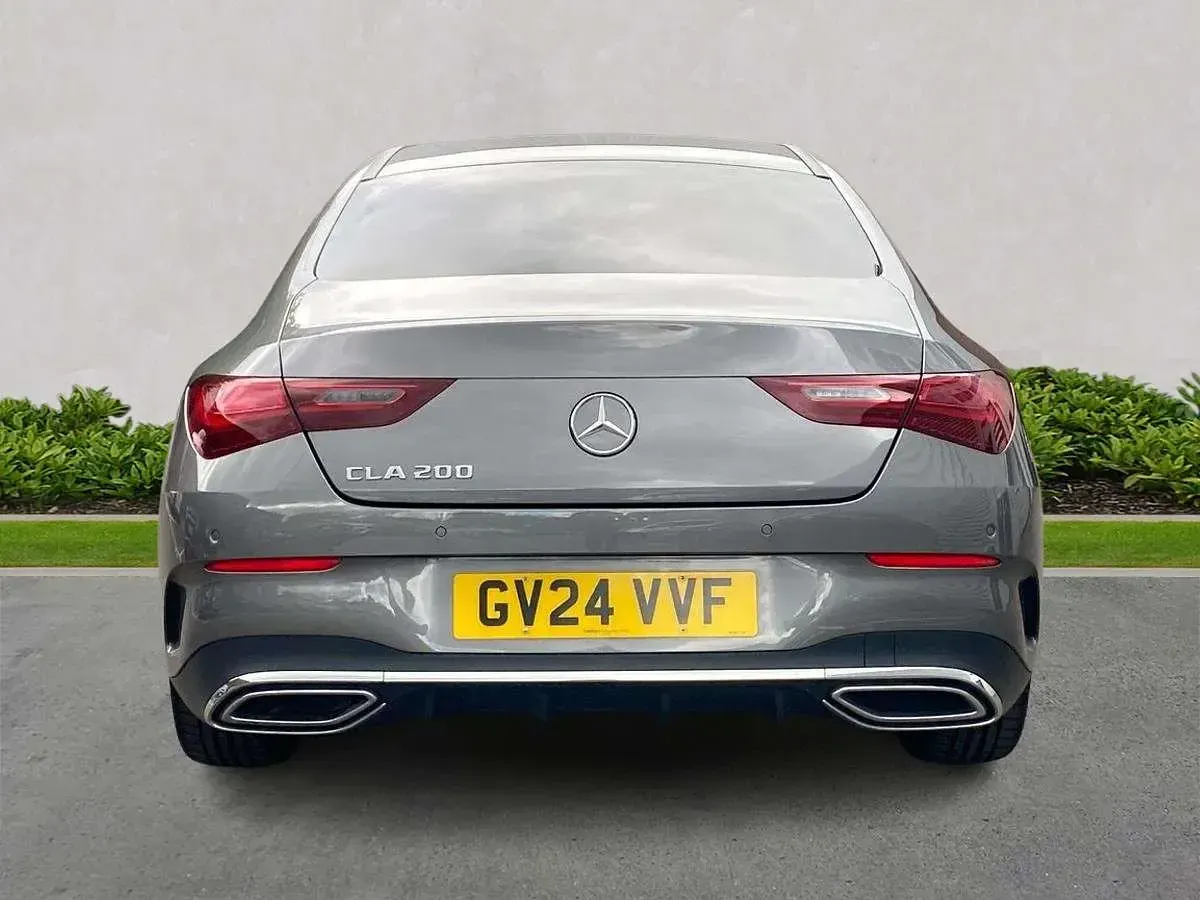 Begagnad Mercedes CLA200 AMG Line Premium 2024 Grå Sportkupé