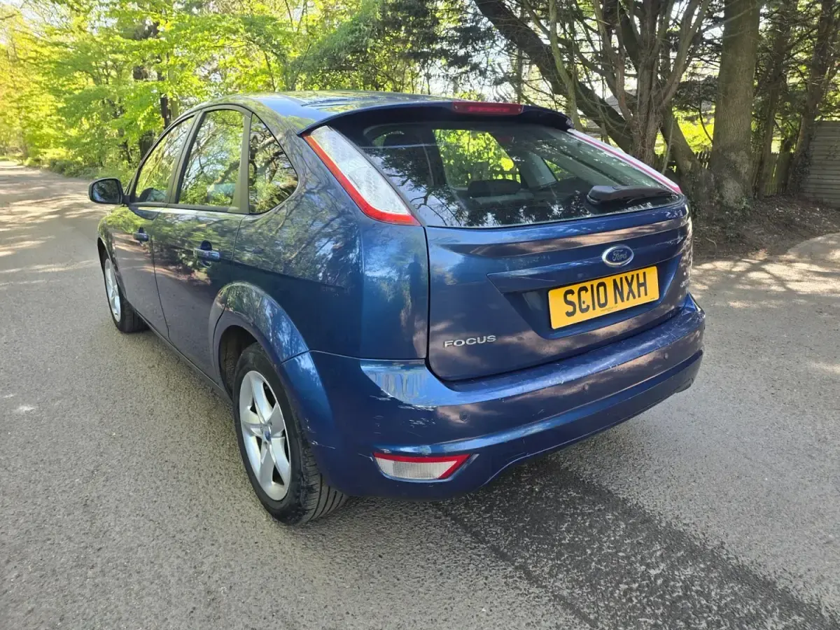 Second-hand Ford Focus Zetec 2010 Albastru Hatchback