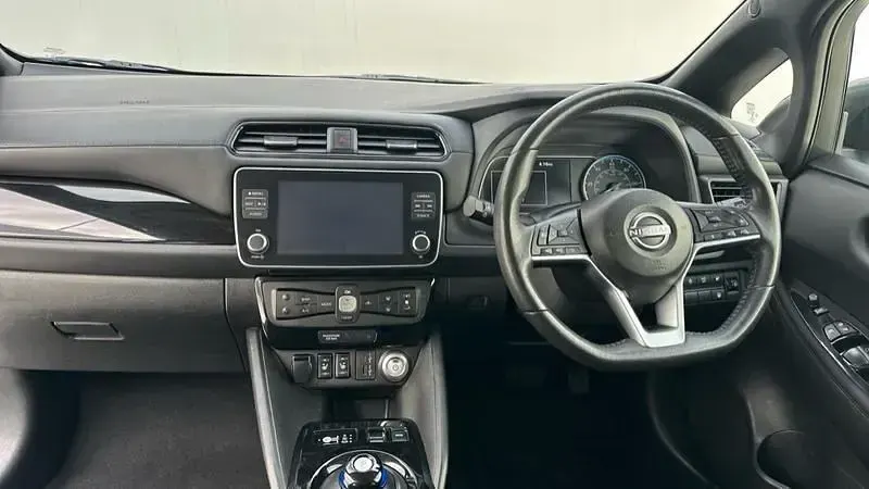 Usado Nissan Leaf N-Connecta 110 kW (150 HP) 2023 Cinzento Citadino