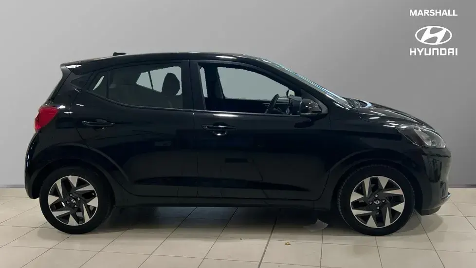 Used Hyundai i10 Advanced 63 HP (46 kW) 2025 Black Hatchback