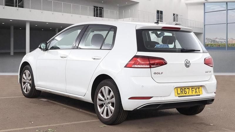 Begagnad VW Golf VII SE 150 HK (110 kW) 2017 Vit Halvkombi
