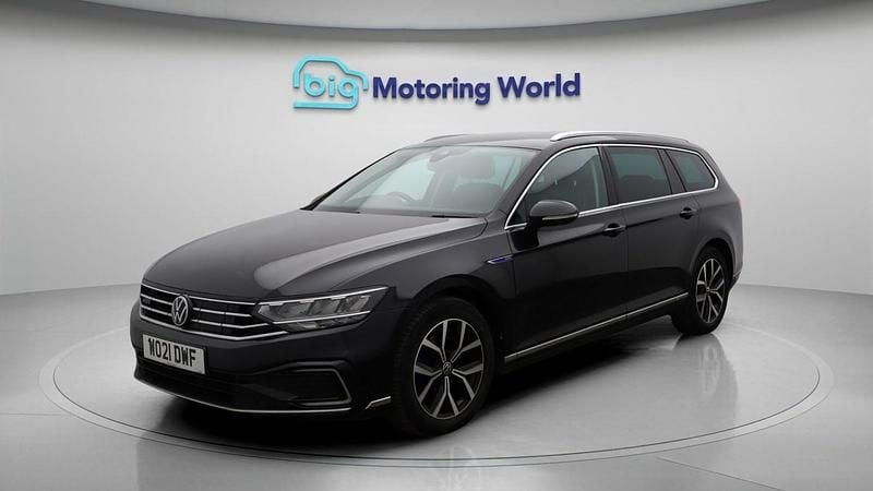 Used VW Passat GTE 215 HP (158 kW) 2021 Black Estate