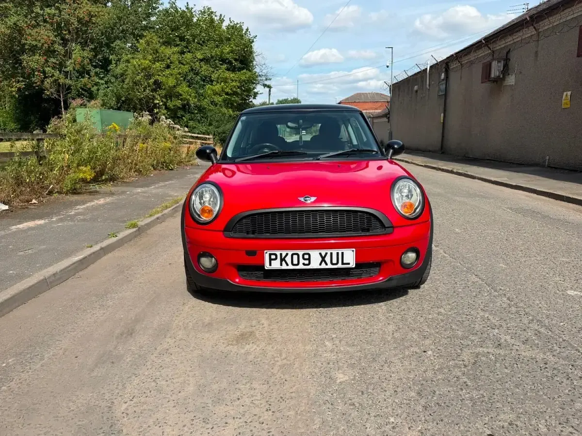 Used Mini Cooper Hatch 120 HP (88 kW) 2009 Red Hatchback