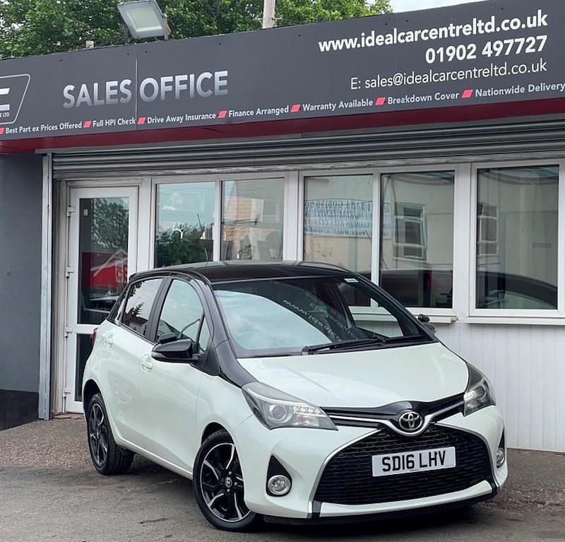 White/black Used 2016 Toyota Yaris Design Hatchback | £8,295 (Fair price) - Image 1/3
