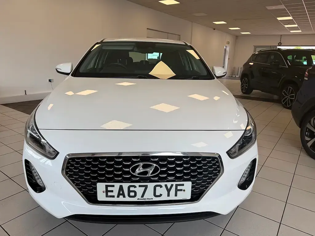 Used Hyundai i30 SE 120 HP (88 kW) 2017 White Hatchback