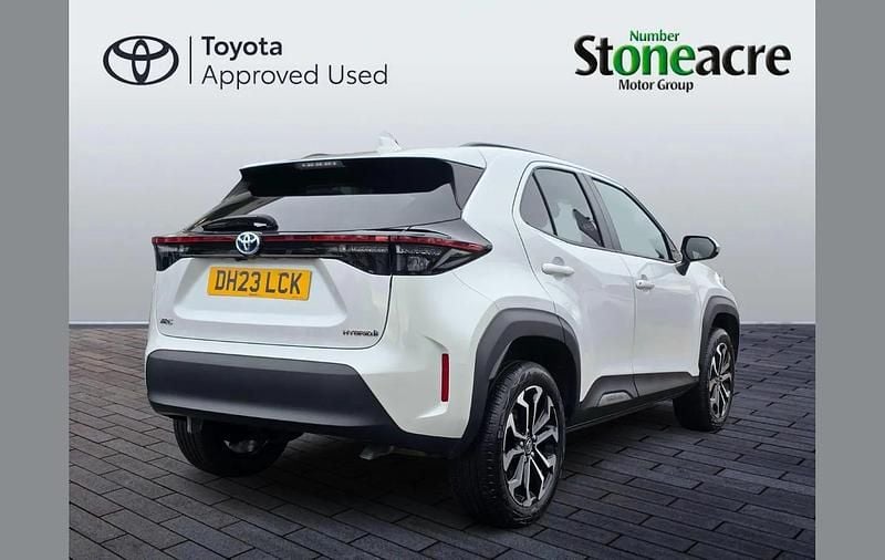 Used Toyota Yaris Cross Design 113 HP (83 kW) 2023 White SUV
