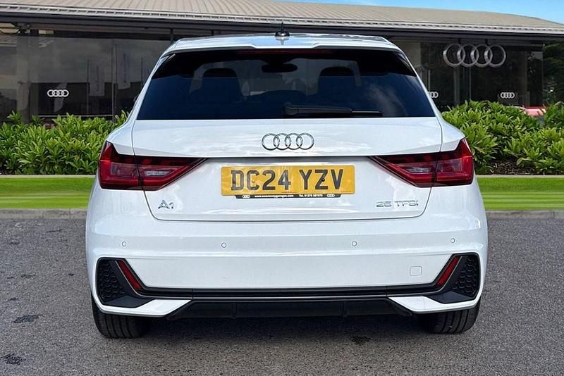 Begagnad Audi A1 S-Line 95 HK (69 kW) 2024 Vit SUV