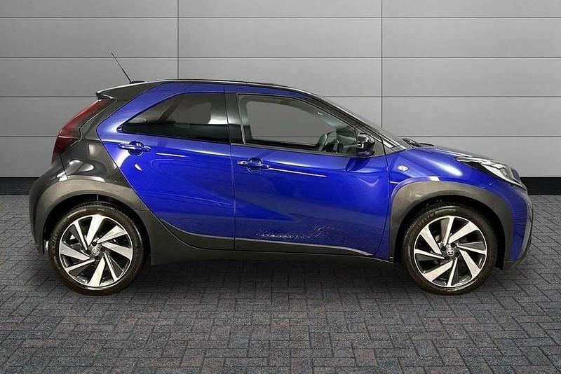Usado Toyota Aygo X 72 CV (52 kW) 2023 Azul SUV