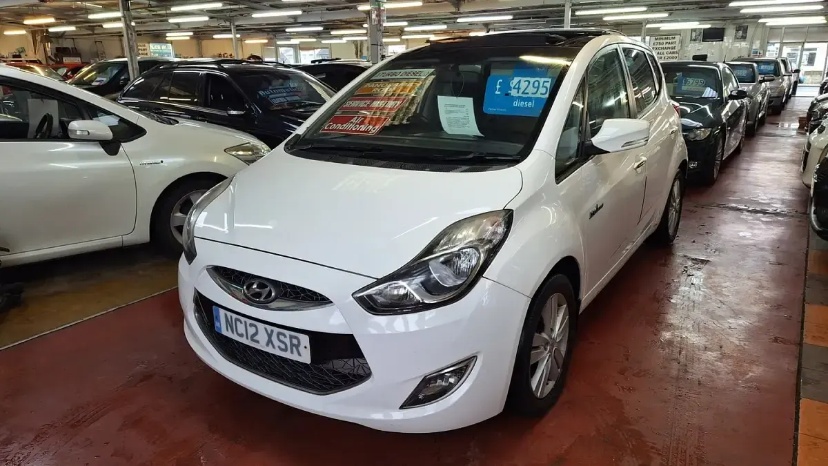 Used Hyundai ix20 Style 116 HP (85 kW) 2012 White Hatchback