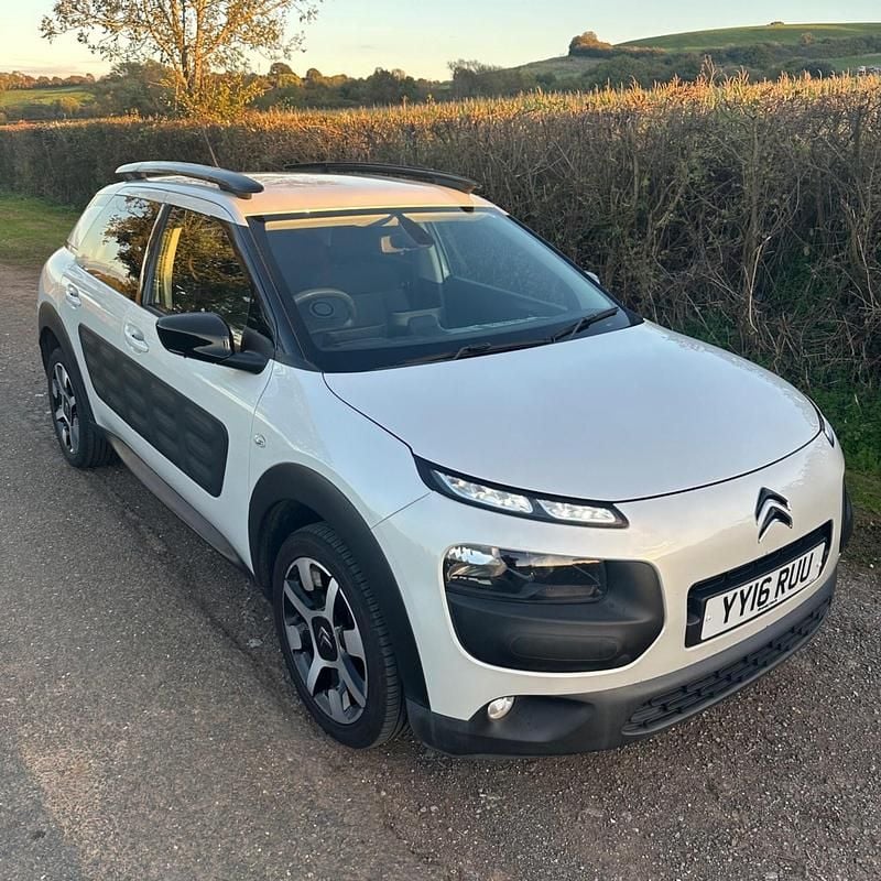 White Used 2016 Citroën C4 Cactus Flair Hatchback | £5,699 (Fair price) - Image 1/4