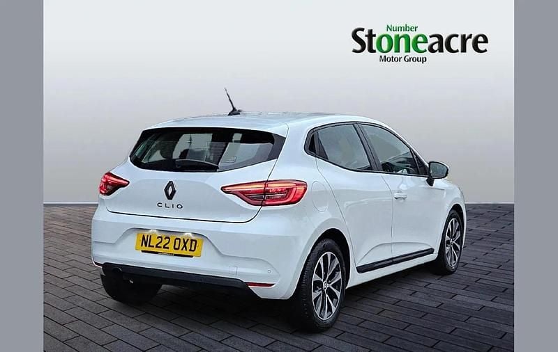 Used Renault Clio V Iconic 88 HP (64 kW) 2022 White Hatchback