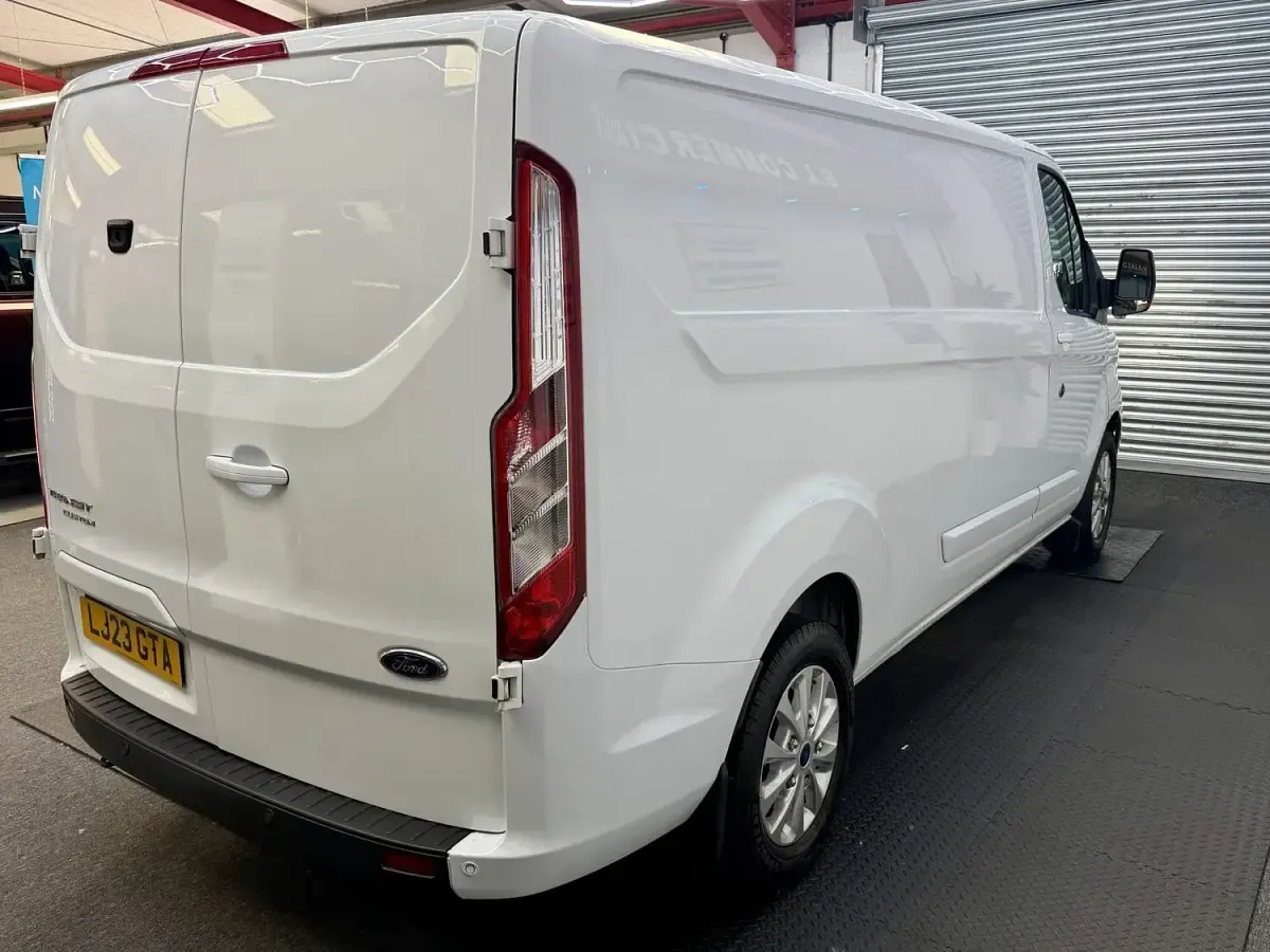 Used Ford Transit Custom Limited 130 HP (95 kW) 2023 White Van