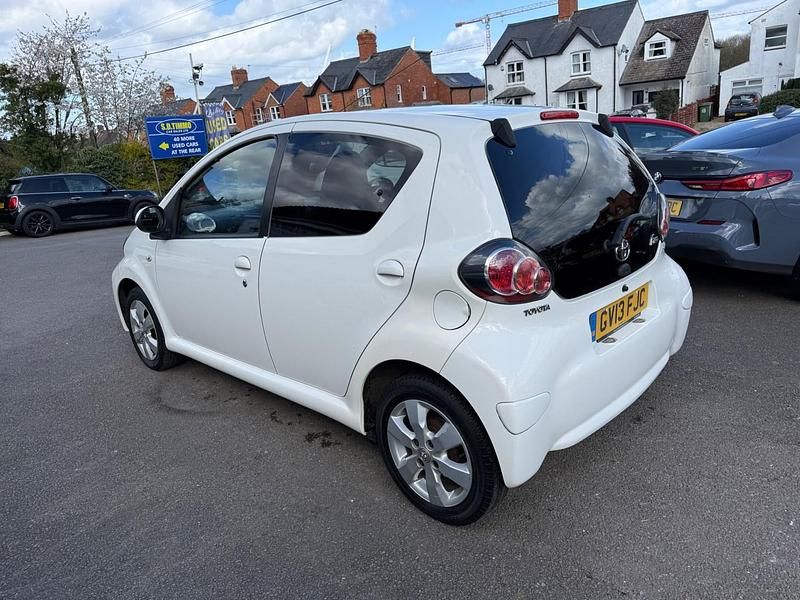 Used Toyota Aygo 68 HP (50 kW) 2013 White Hatchback